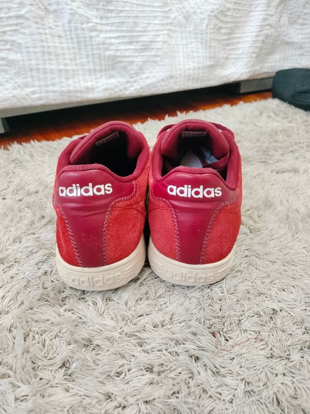 Zapatillas Adidas rojas y blancas