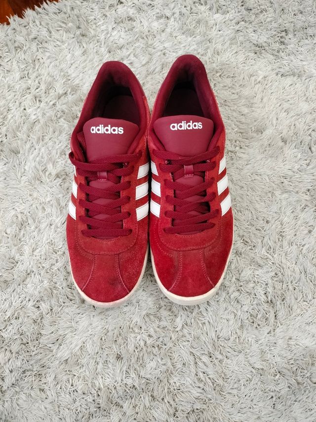 Zapatillas Adidas rojas y blancas