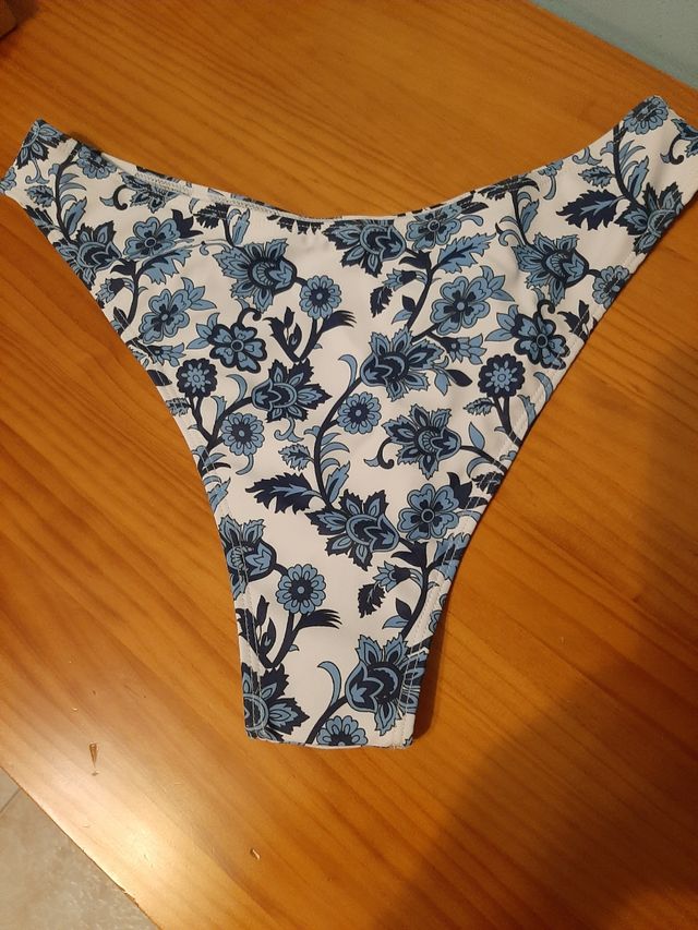 Bikini  en colores azules y blanco.