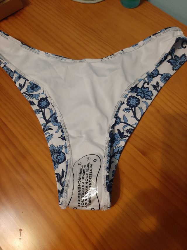 Bikini  en colores azules y blanco.