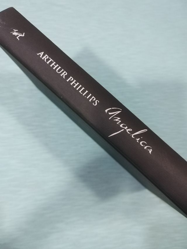 Libro Angélica de Arthur Phillips tapa dura