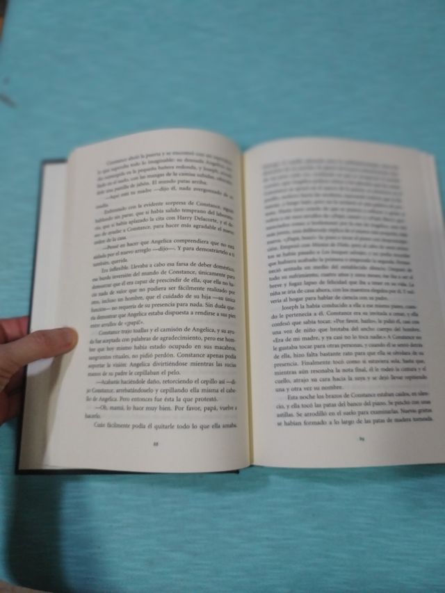 Libro Angélica de Arthur Phillips tapa dura