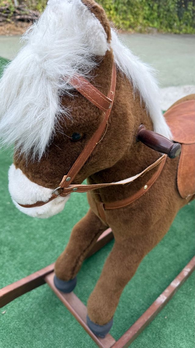 Balancín caballito de madera antigüedades vintage