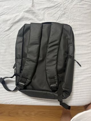 Mochila negra viaje 41x12x30