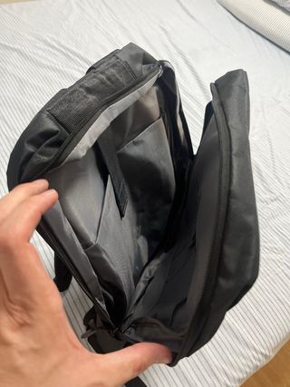 Mochila negra viaje 41x12x30