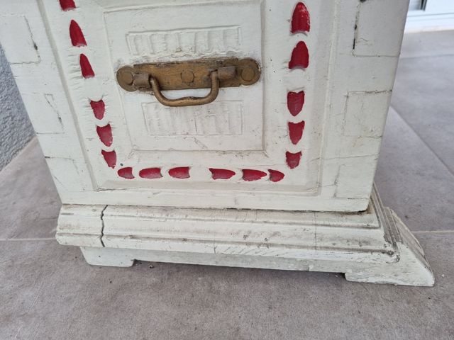 Baúl antiguo de madera