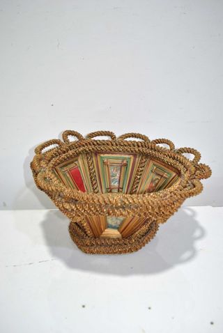 Cesta mimbre con motivos religiosos 