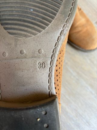 Botines planos marrones