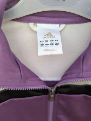 Sudadera Adidas morada y blanca