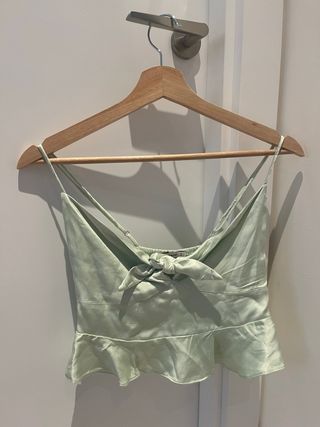 Top Stradivarius seda verde claro - talla S