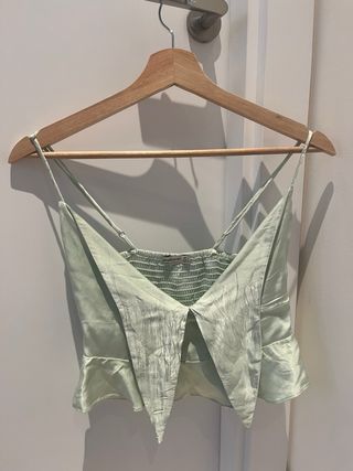 Top Stradivarius seda verde claro - talla S