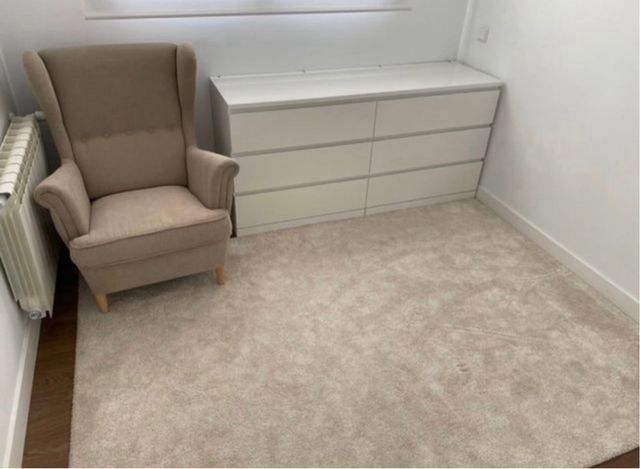 Alfombra de pelo corto en color beige