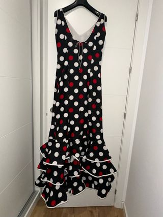 Traje gitana lunares rojo-negro hecho en Andalucía