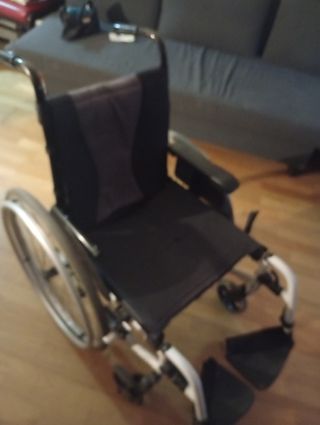 Silla de ruedas plegable ligera