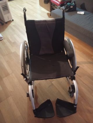 Silla de ruedas plegable ligera