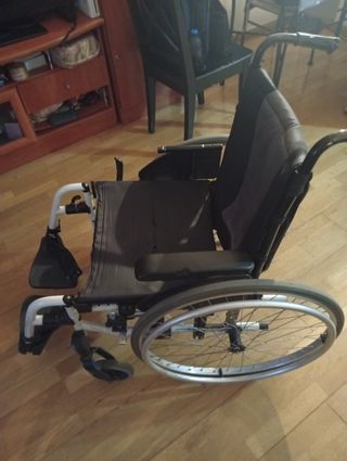 Silla de ruedas plegable ligera