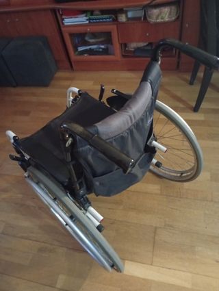 Silla de ruedas plegable ligera