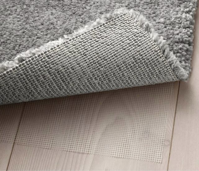 Alfombra grande de pelo corto gris