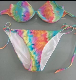 Bikini Calzedonia multicolor L
Talla 95 