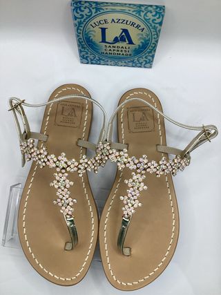 Modello Sophia sandali luce azzurra con swarovski