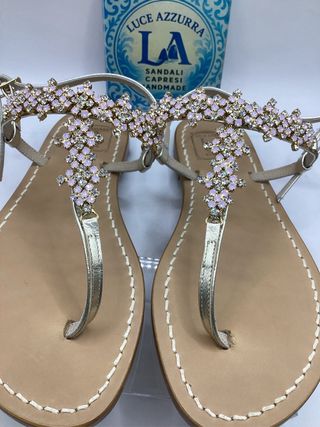 Modello Sophia sandali luce azzurra con swarovski