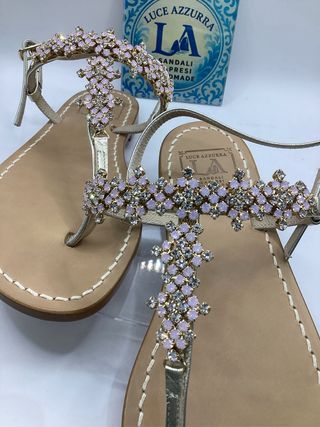Modello Sophia sandali luce azzurra con swarovski