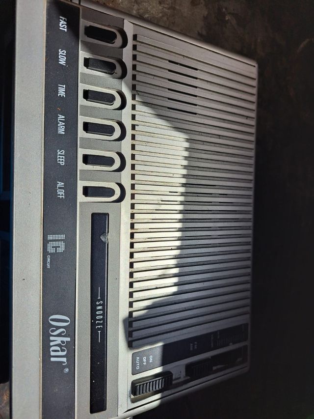 Radio despertador Oskar vintage