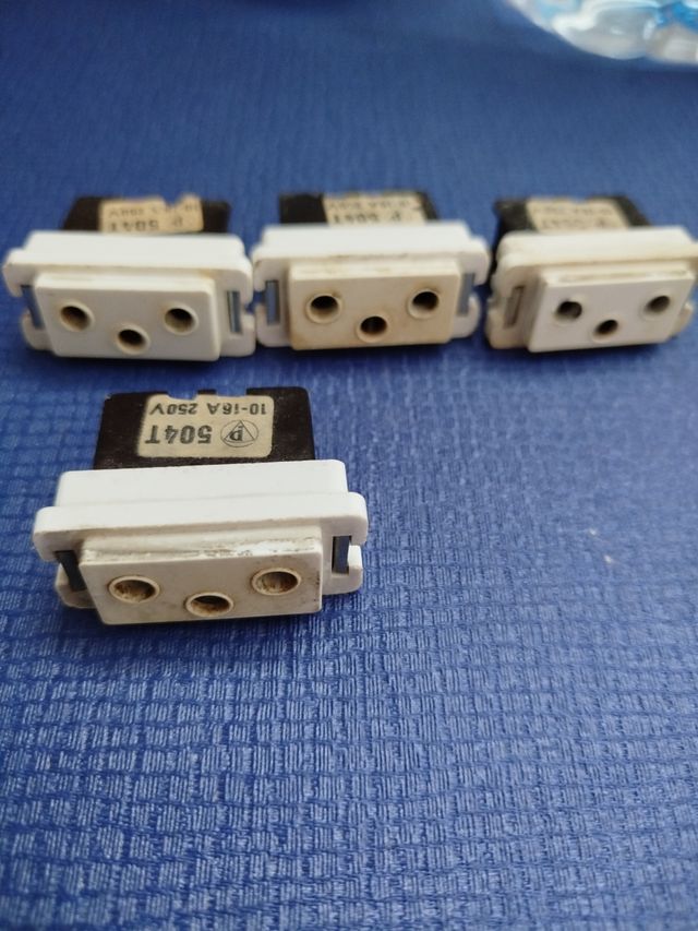 4 Enchufes antiguos 10-16A 250V