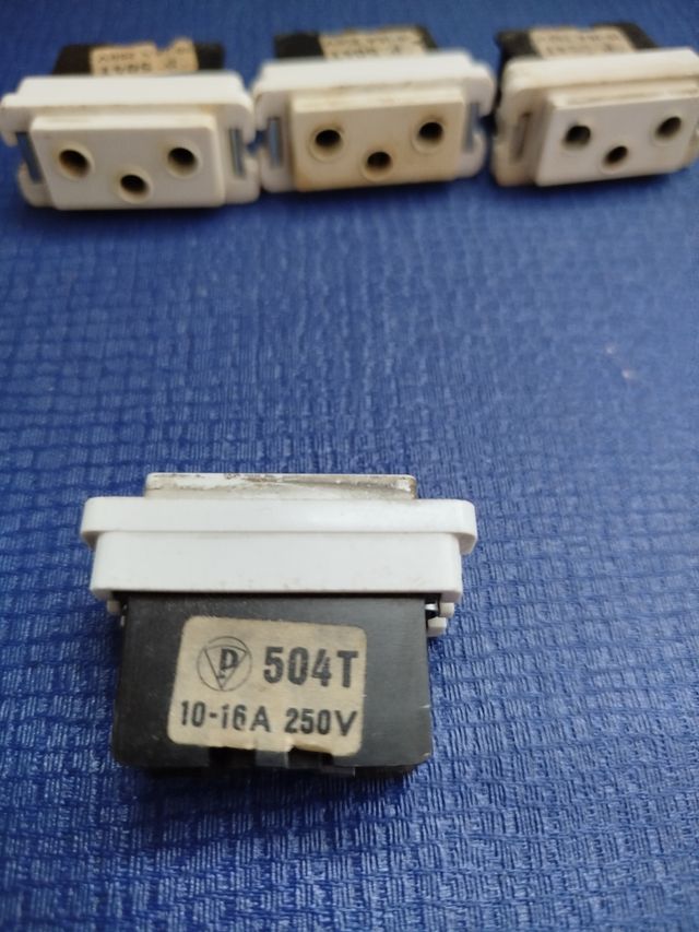 4 Enchufes antiguos 10-16A 250V