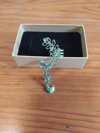 Pendiente con diseño de pájaro