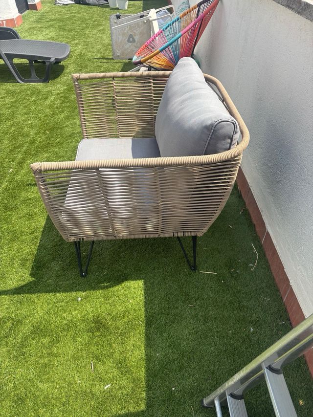 Sillón exterior de cuerda y metal.con almohadas