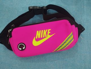 Riñonera Nike rosa neón