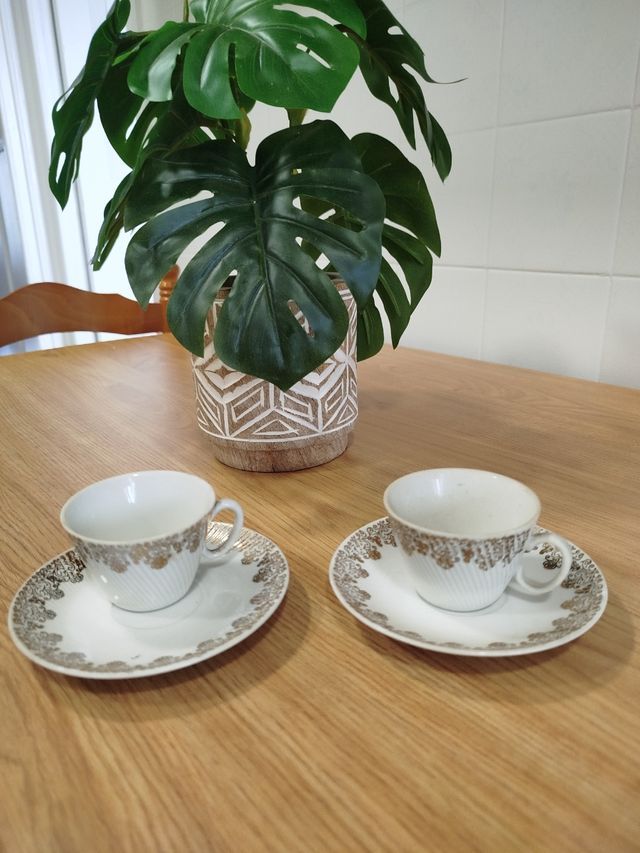 Juego de 6 tazas café porcelana blanca y dorada