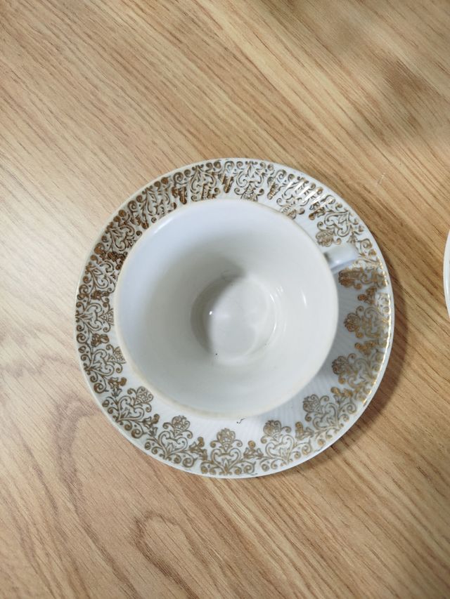 Juego de 6 tazas café porcelana blanca y dorada