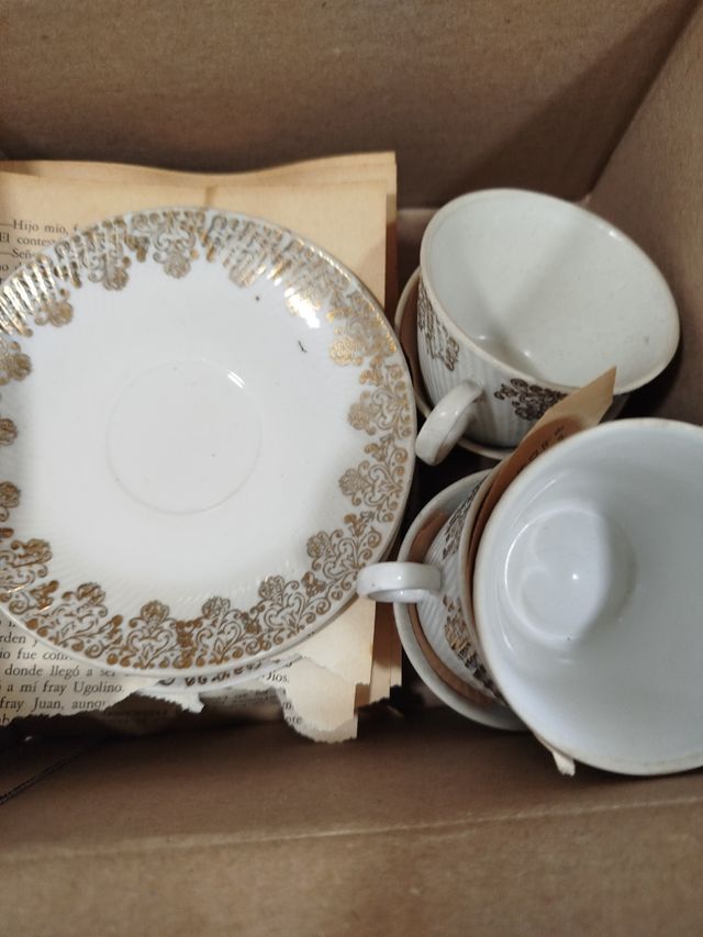 Juego de 6 tazas café porcelana blanca y dorada