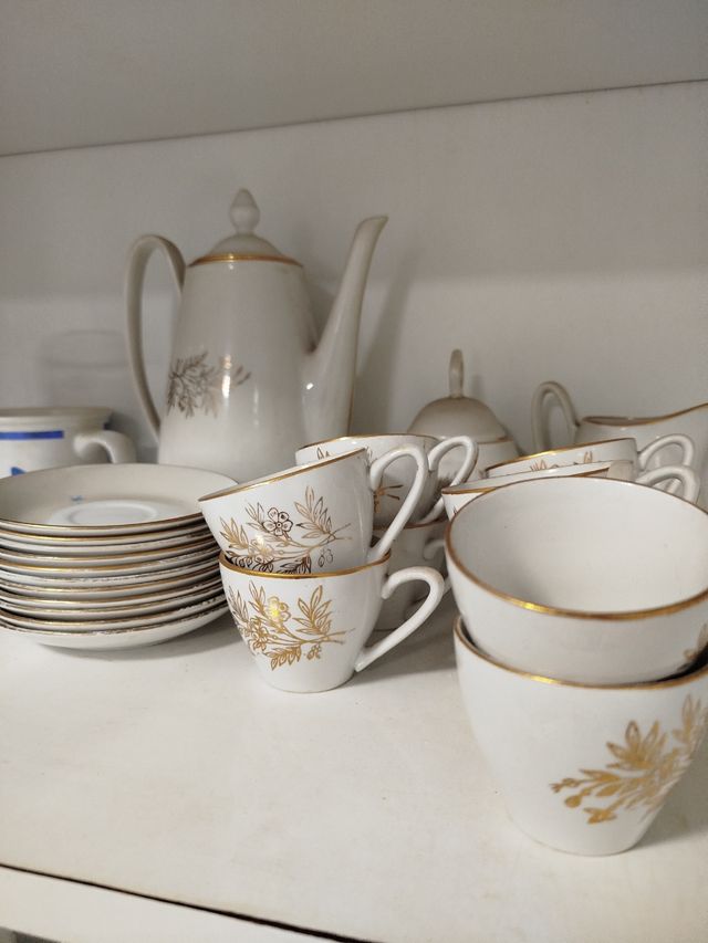 Juego café porcelana dorada