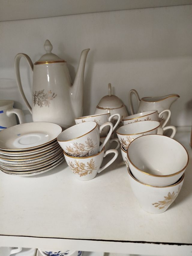 Juego café porcelana dorada