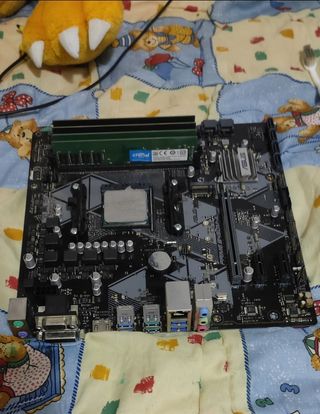 Placa base + CPU + RAM + disipador