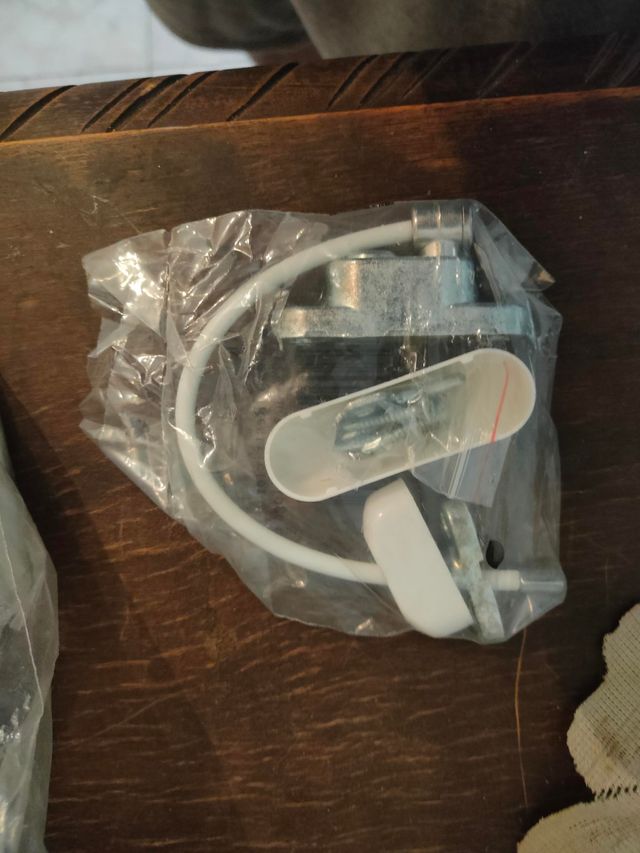 4 x Limitadores ventana PVC blancos