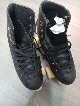 Patines clásicos negros