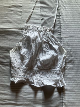 Top Stradivarius blanco crop