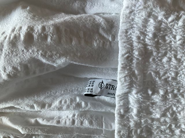 Top Stradivarius blanco crop