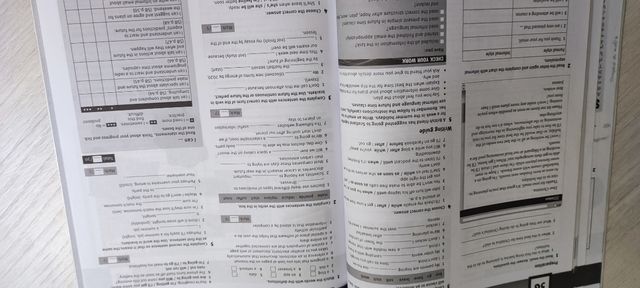 Solutions 2nd edition Intermediate. Workbook CD...