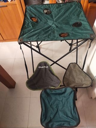 Mesa plegable Quechua + 3 taburetes