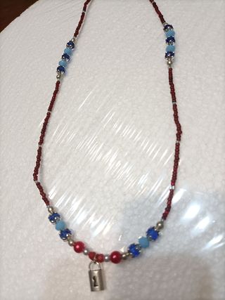 Collana perline bordeaux, blu, ...