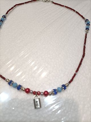 Collana perline bordeaux, blu, ...