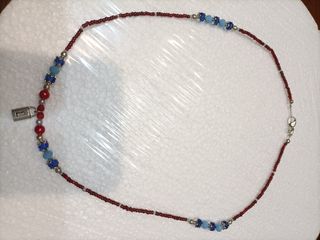 Collana perline bordeaux, blu, ...
