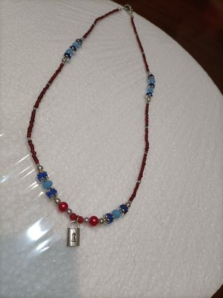 Collana perline bordeaux, blu, ...