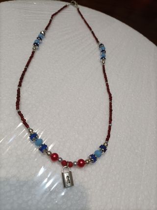 Collana perline bordeaux, blu, ...