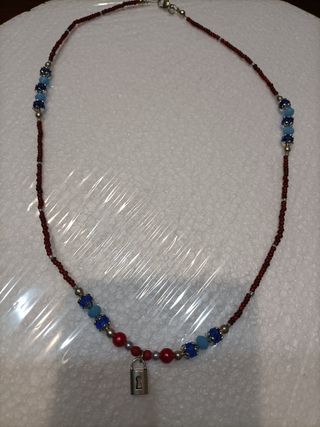 Collana perline bordeaux, blu, ...